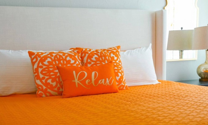 Vilano Beach Villa | Orange Oasis - Cozy up this holiday season!