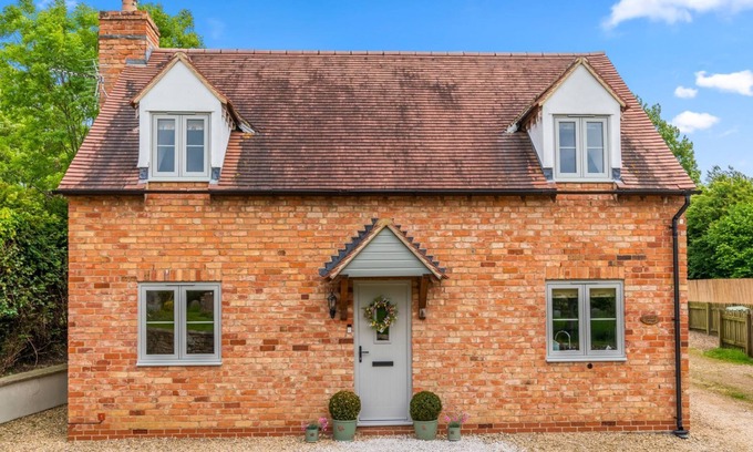 Alderton Cabaña | Orchard Cottage, Alderton - sleeps 6 guests in 3 bedrooms