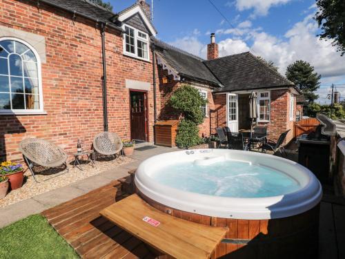Calwich Casa | Orchard Cottage