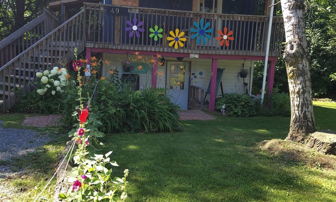 Newboro Casa | Original Newboro Lockmaster Home