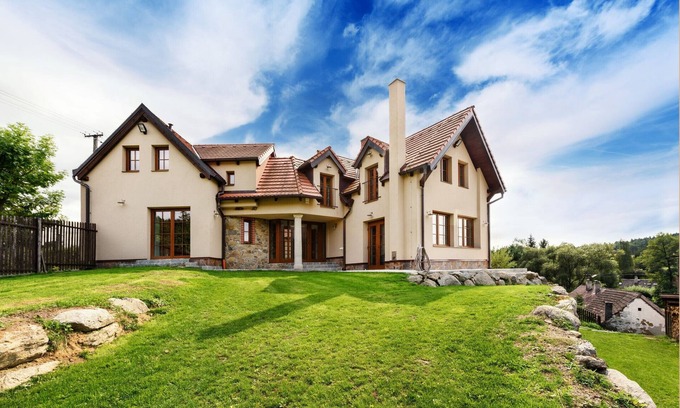 Varvazov Villa | Orlík JVNL102