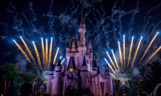 West Kissimmee Hotel | Orlando's Best: 3 Magical Rooms w/ Free Breakfast, Pools & Theme Park Access