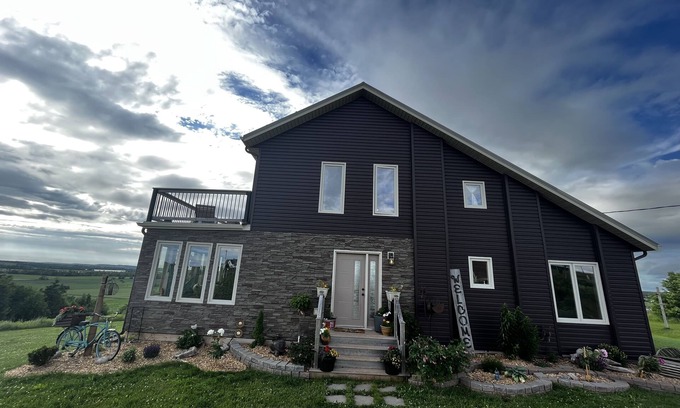 Vernon Bridge Casa | Orwell Cove Oasis - Art and Beauty meets Country Living.