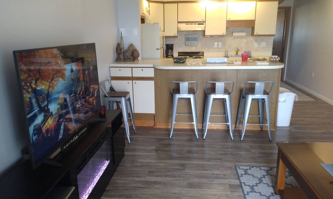 Au Sable Condominio | Oscoda Condo on the shore of Lake Huron. Ausable Township 800 feet of Beach.