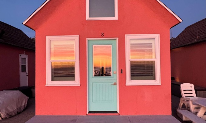 Townsite Cabaña | Oside Beach Cottage - Stay on the Sand in Oceanside, CA