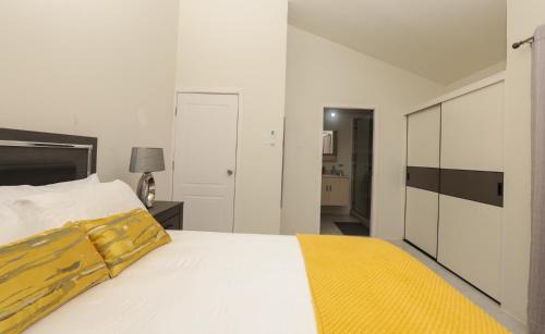 Discovery Bay Casa | Osmax Oasis One Bedroom with Kitchen and living room