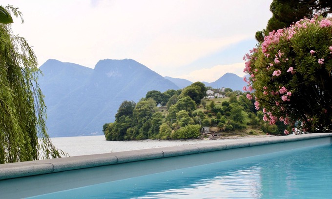 Tremezzina Villa | Casa junto al lago con jardín privado y piscina. Vistas de 180 ° al lago y al isl.