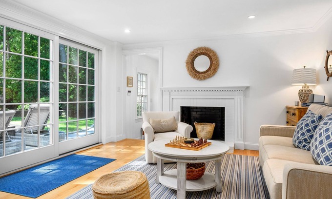 Wianno Casa | Osterville Retreat – A/C, WiFi & Pet-Friendly