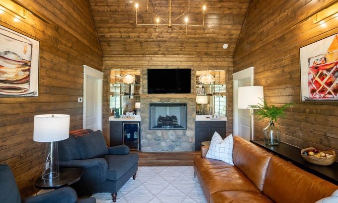 Dillard Cabaña | Otis Cottage at Julep Farms