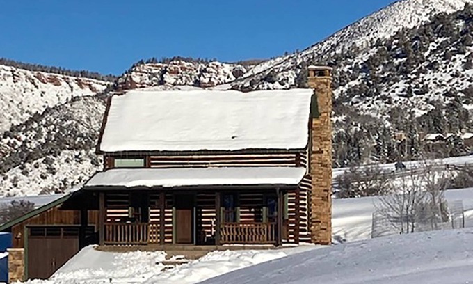 Snowmass Village Casa | Our Cozy Quintessential Cabin Near Aspen and Snowmass! Wood Stove, Gorgeous Views, Garage