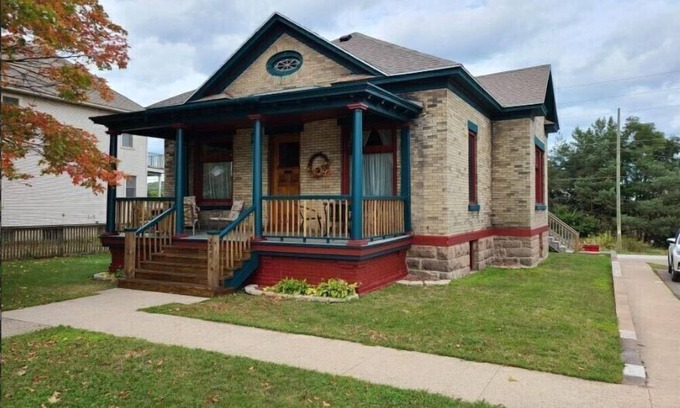 Munising Casa | Our Place Inn Munising- Autumn Colors & Lake Views – Your Perfect Fall Escape!