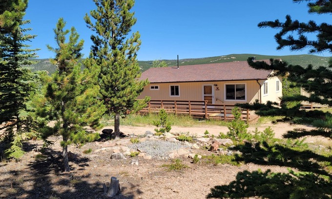 Crystal Lake Cabina | Our Property offers a relaxing getaway with a hot tub and massage chair!