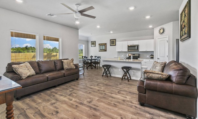 Lake Charles Casa | Our spacious & cozy home will provide you & your family/friends a relaxing stay.