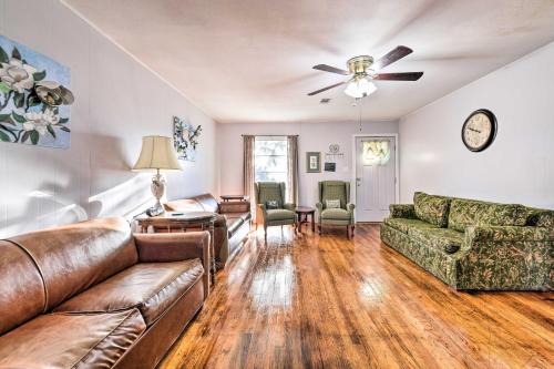 Temple Casa | Outdoor Dining and Yard Pet-Friendly Temple Home