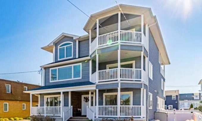 Ortley Beach Casa | Outdoor, heated pool, rooftop terrace, game room, mutiple decks