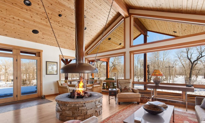 Bozeman Casa | Outdoor oasis immersed in 55 acres of nature with views, fireplace & Jacuzzi tub
