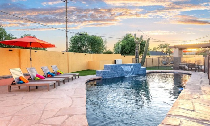 Cox Heights Apartamento | Outdoor Oasis: Mini Golf, Lawn Games, Pool