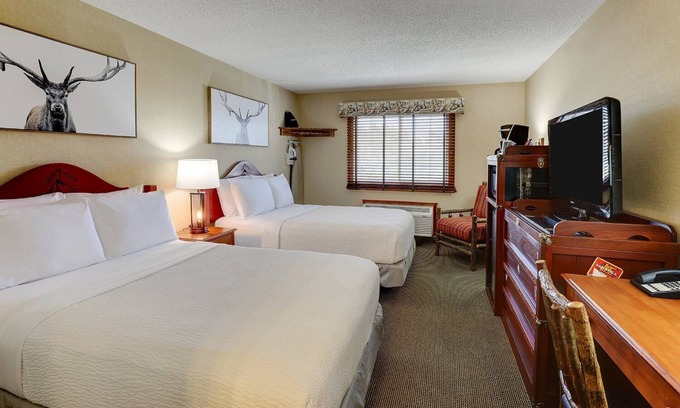 Galena Hotel | Outdoor Pool, Hot Breakfast, Deluxe 2 Queen, Stoney Creek Quad Cities