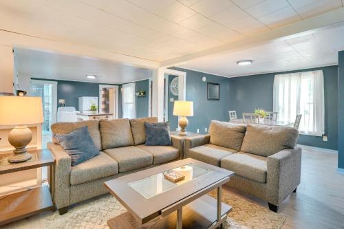 Claremont Apartamento | Outdoorsy Oasis with Screened Porch in Claremont