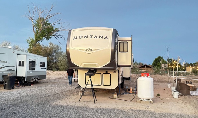 Farmington Casa | Outlaw . 5878 US 64