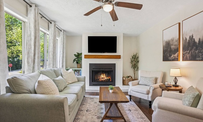 Locust Grove Casa | Outlet Mall+Great Dining+Family Friendly+Cozy Home