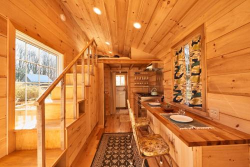 Woodridge Apartamento | Outlier Inn Tiny House 1 on Farm Upstate Catskills