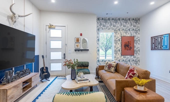 Five Points Casa | Outrider 102 by AvantStay | Private Balcony | Near Downtown, Close to Broadway