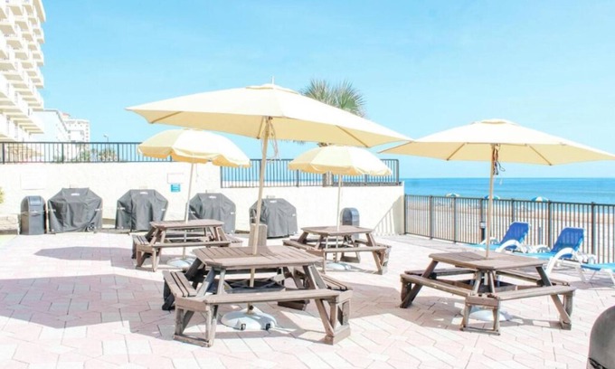 Bostroms Complejo | Outrigger Beach Club - Beach Front - Week 23