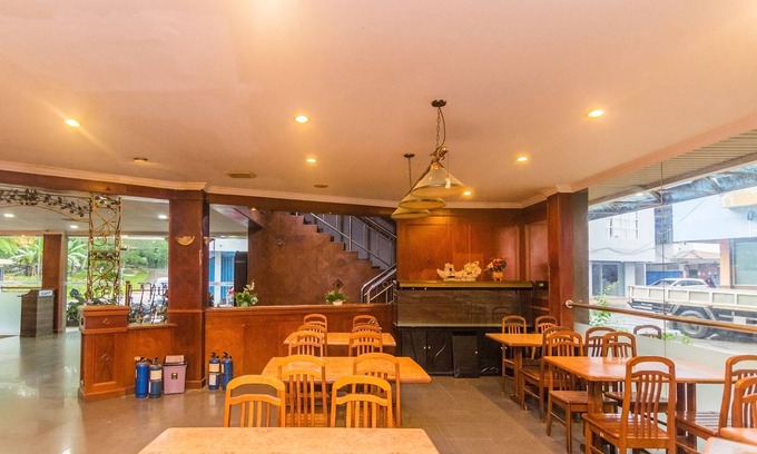 Batam Hotel | OYO 2065 Holly Sentosa Hotel