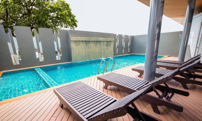 Wichit Hotel | OYO 241 Ratana Hotel Sakdidet