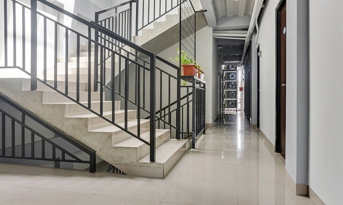 South Tangerang Hotel | OYO 90305 De Umbrela Mansion Syari'ah Ciputat