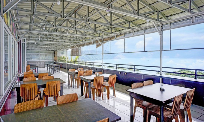 Parapat Hotel | OYO 94772 Gapura Hotel