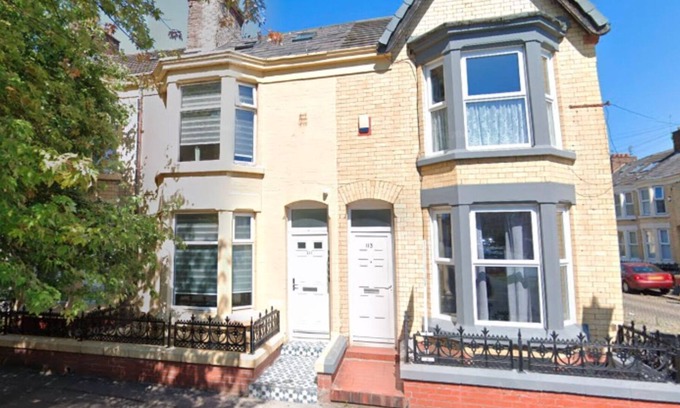 Liverpool Hotel | Oyo Five Seasons - Liverpool City L7