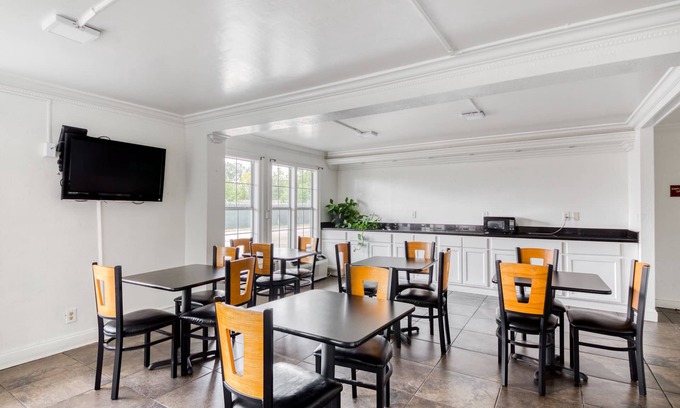 Broadmoor Hotel | OYO Hotel Baton Rouge East I-12 Louisiana