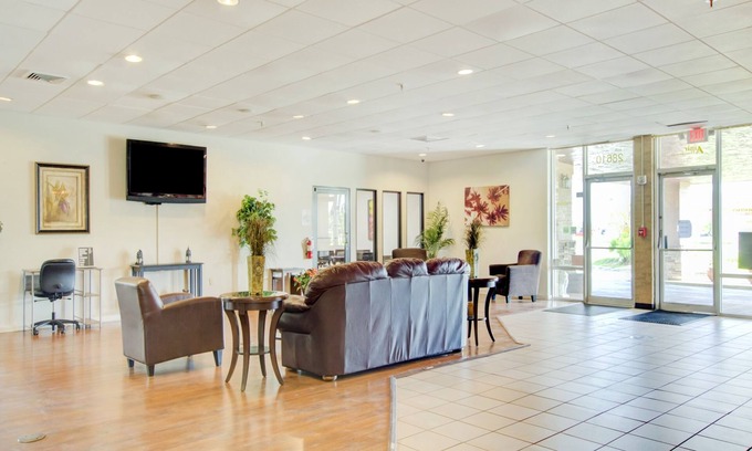 Dundee Hotel | OYO Hotel Dundee By Crystal Lake