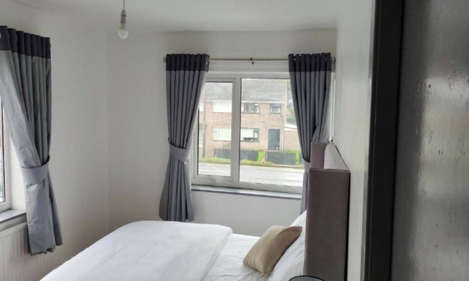 Scunthorpe Hotel | OYO St Philip’s Club House