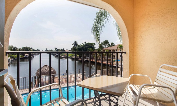 Caloosahatchee Hotel | OYO Waterfront Hotel - Cape Coral/Fort Myers, FL