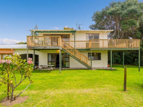 Cooks Beach Casa | Oyster Bach - Cooks Beach Bach