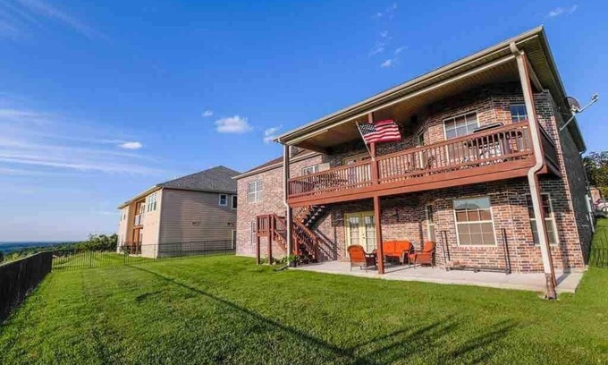 Fieldstone Bluffs Casa | Ozark Mountain views! Family! Quiet area!