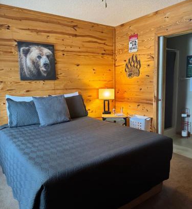 Mountain View Hotel | Ozark RV Park and Cabins