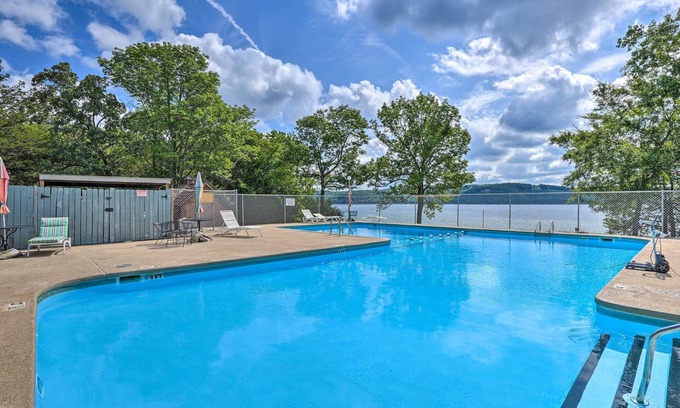 Lost Bridge Village Casa | Ozarks Family Retreat w/ Beaver Lake Access!