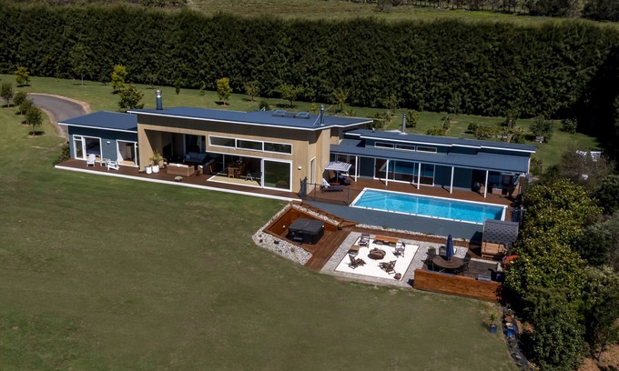Whakamarama Casa | Pahoia Beach Waterfront Retreat