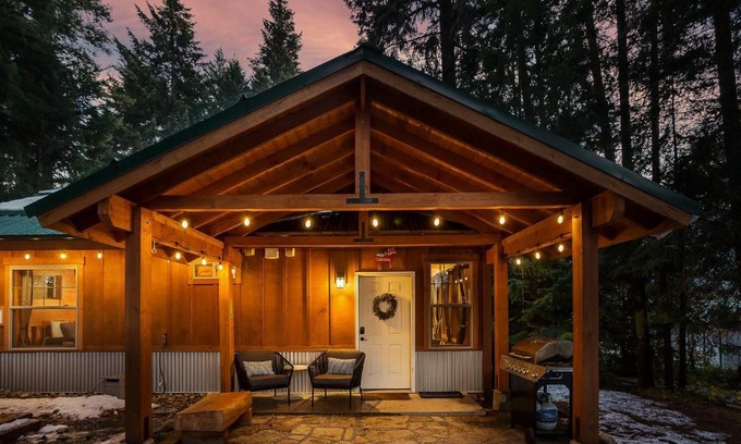 Leavenworth Casa | Painted Pony Cabin by NW Comfy Cabins