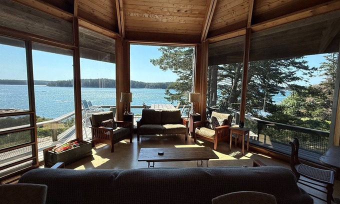 Stonington Casa | Painters Paradise - Rustic, Oceanfront Cottages