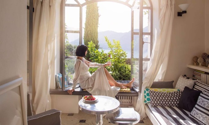 Azzano Villa | Palazzo Palazzo duerme 10 con jardín privado con vista al lago