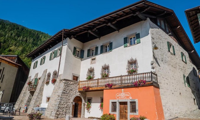 Caderzone Terme Hotel | Palazzo Lodron Bertelli. Dimora Storica & Spa