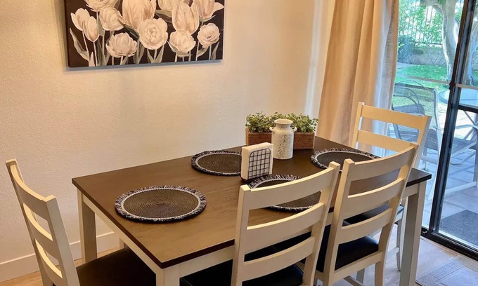 Palm Desert Condominio | Palm Desert Getaway - 2 bedroom condo