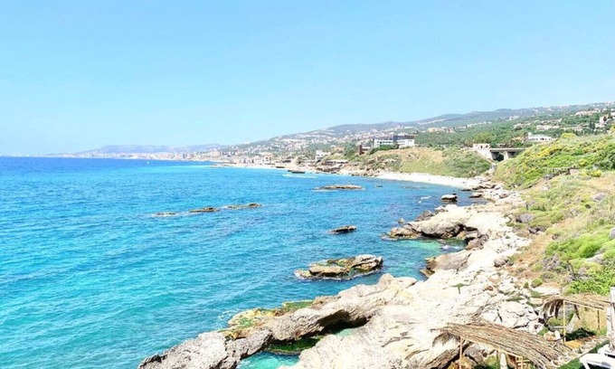 Kfardebian Casa | Palm Paradise: Beachfront Exotic Room in Batroun