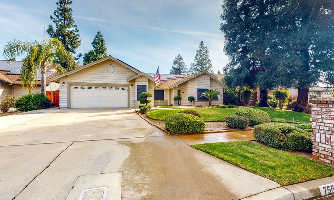 Raisin Casa | Palm tree retreat - pool, hot tub, putting green & firepit - dog-friendly