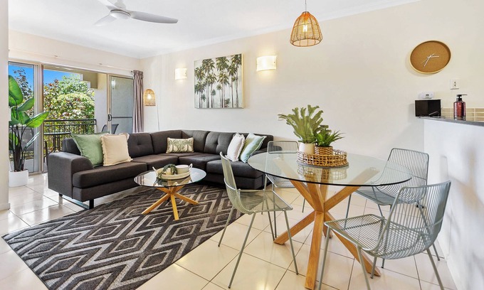 Parramatta Park Apartamento | Palm View- 9 Pools, BBQ & Gym